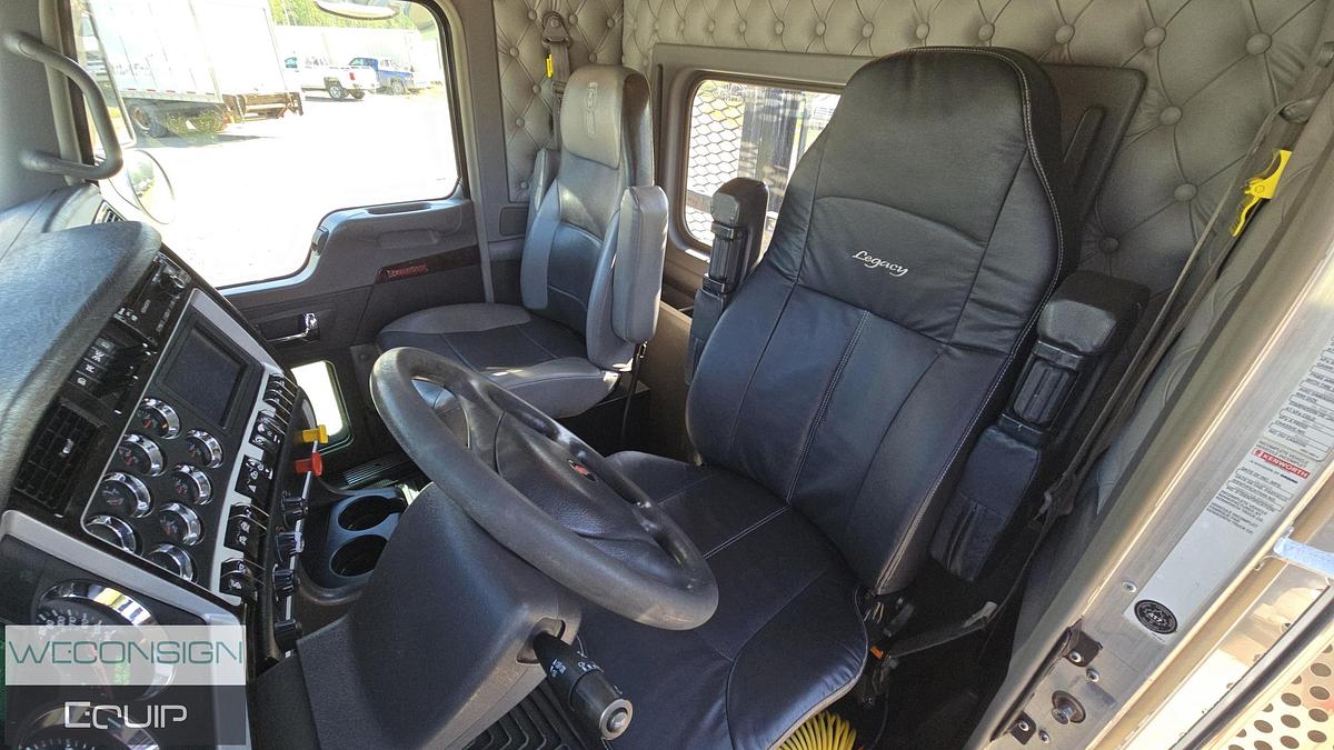 Used 2020 Kenworth T800 Daycab Logging Truck