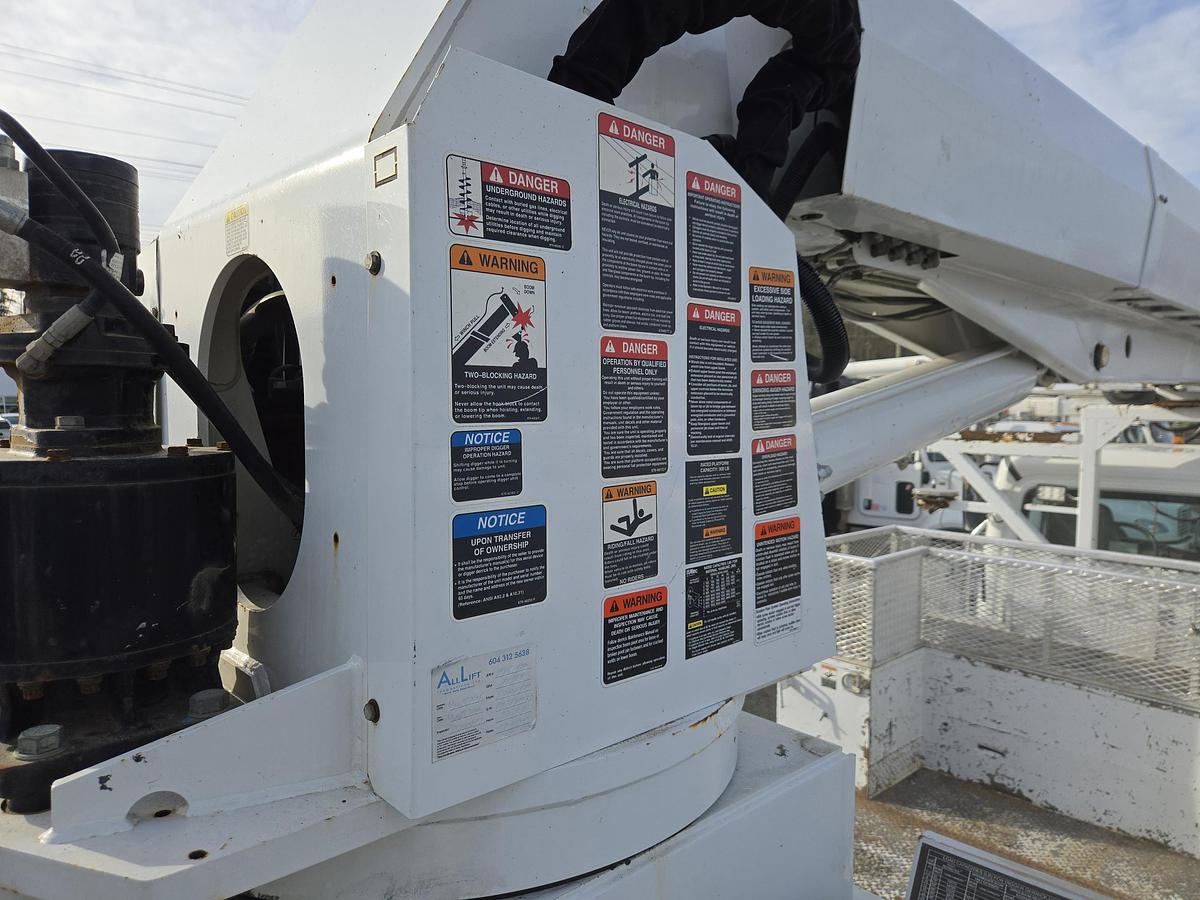 Used 2013 Freightliner 114SD TA Digger Truck