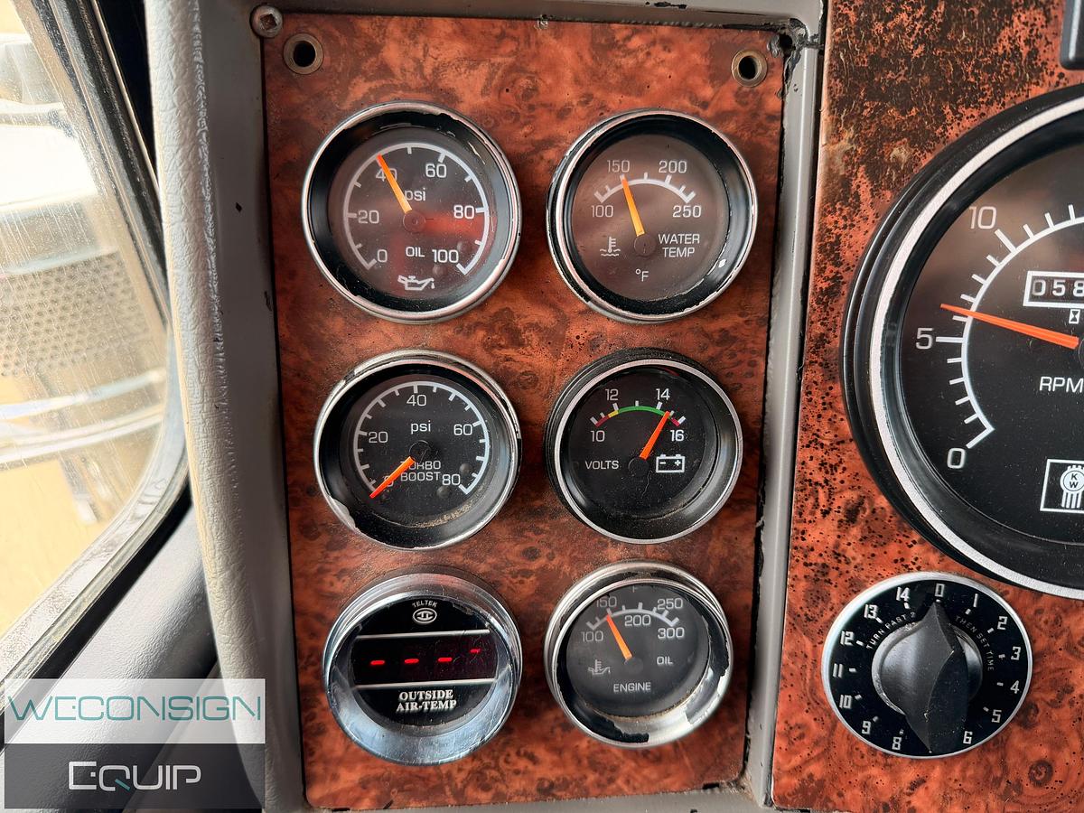 Used 2006 Kenworth C500B Bed Truck
