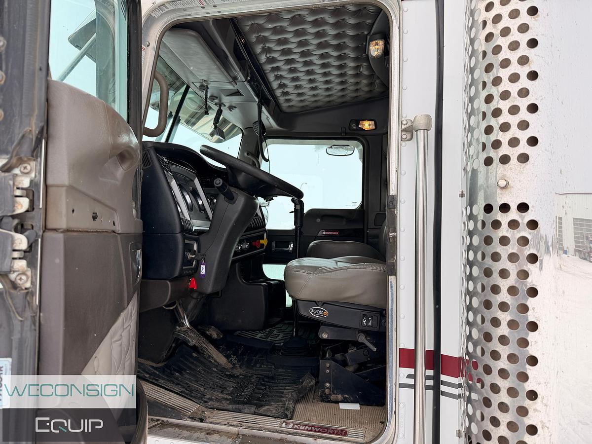 Used 2015 Kenworth T800 Tri Drive Winch Truck