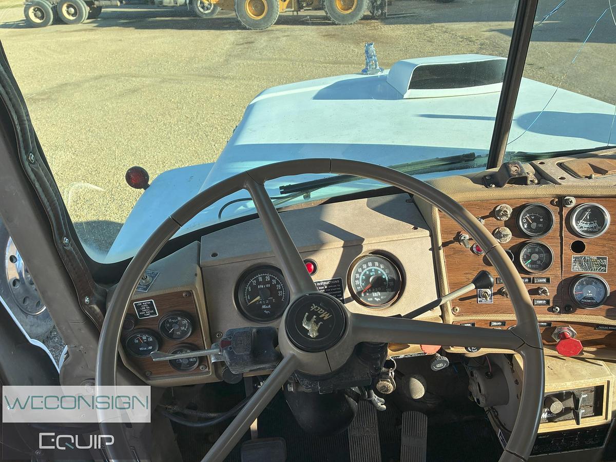 Used 1986 Mack Single Bed Truck