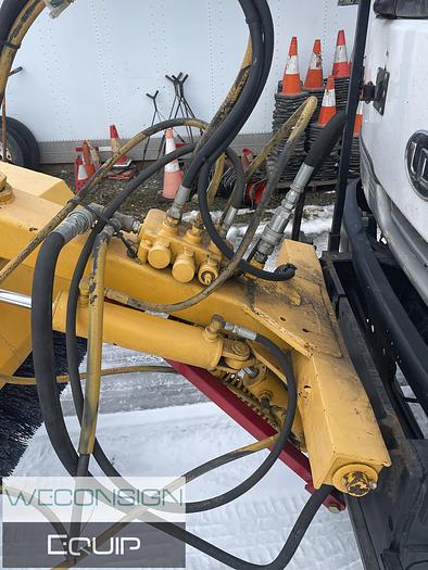 Used 2002 Nissan 2500 – Pavement Marking Vocational Truck