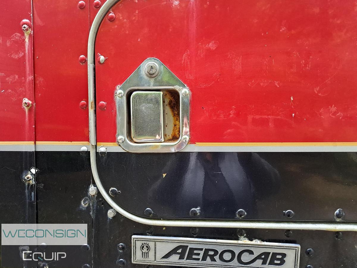 Used 2006 Kenworth W900L Sleeper Tractor