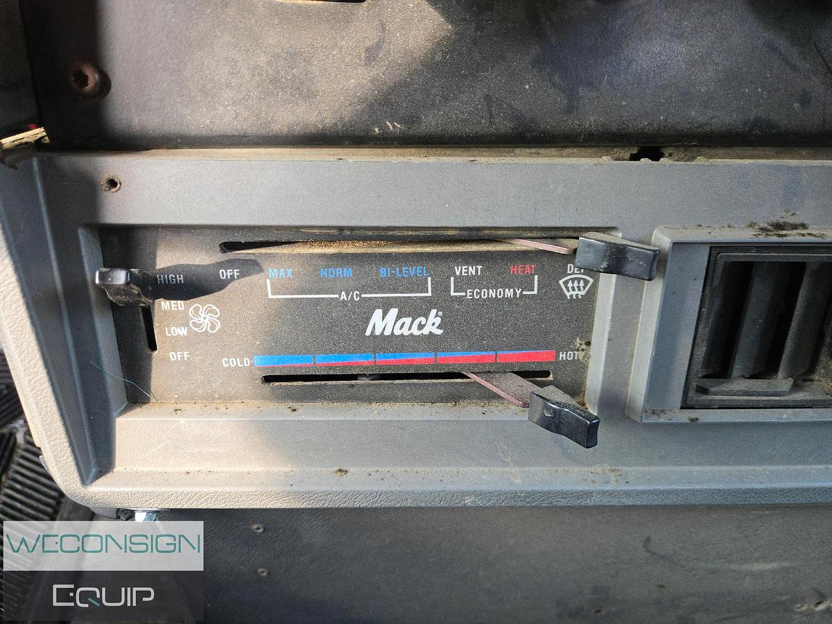 Used 1996 Mack CH613 TA Water Truck