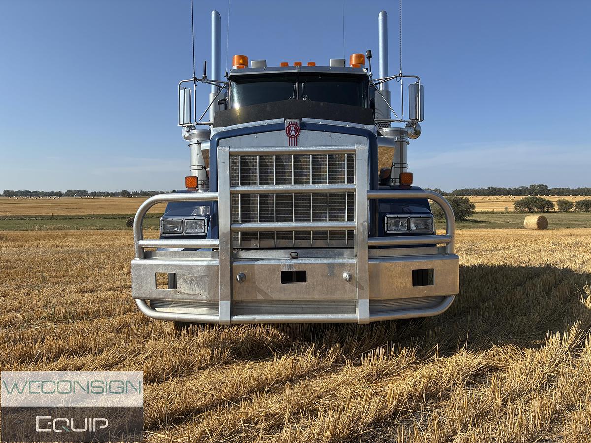Used 2005 Kenworth T800 Sleeper Tractor