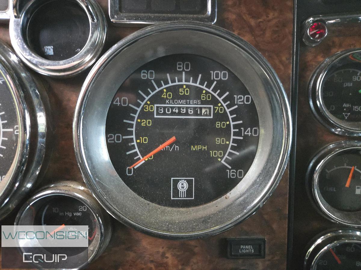 Used 2004 Kenworth T800B TA Dump Truck