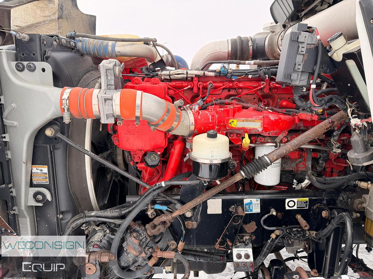 Used 2015 Kenworth T800 Tri Drive Winch Truck