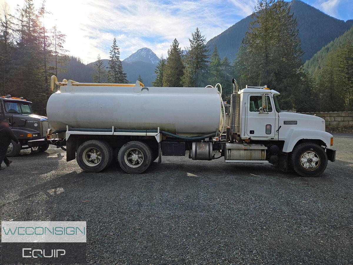 Used 1996 Mack CH613 TA Water Truck