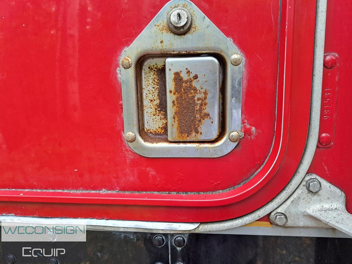 Used 2006 Kenworth W900L Sleeper Tractor