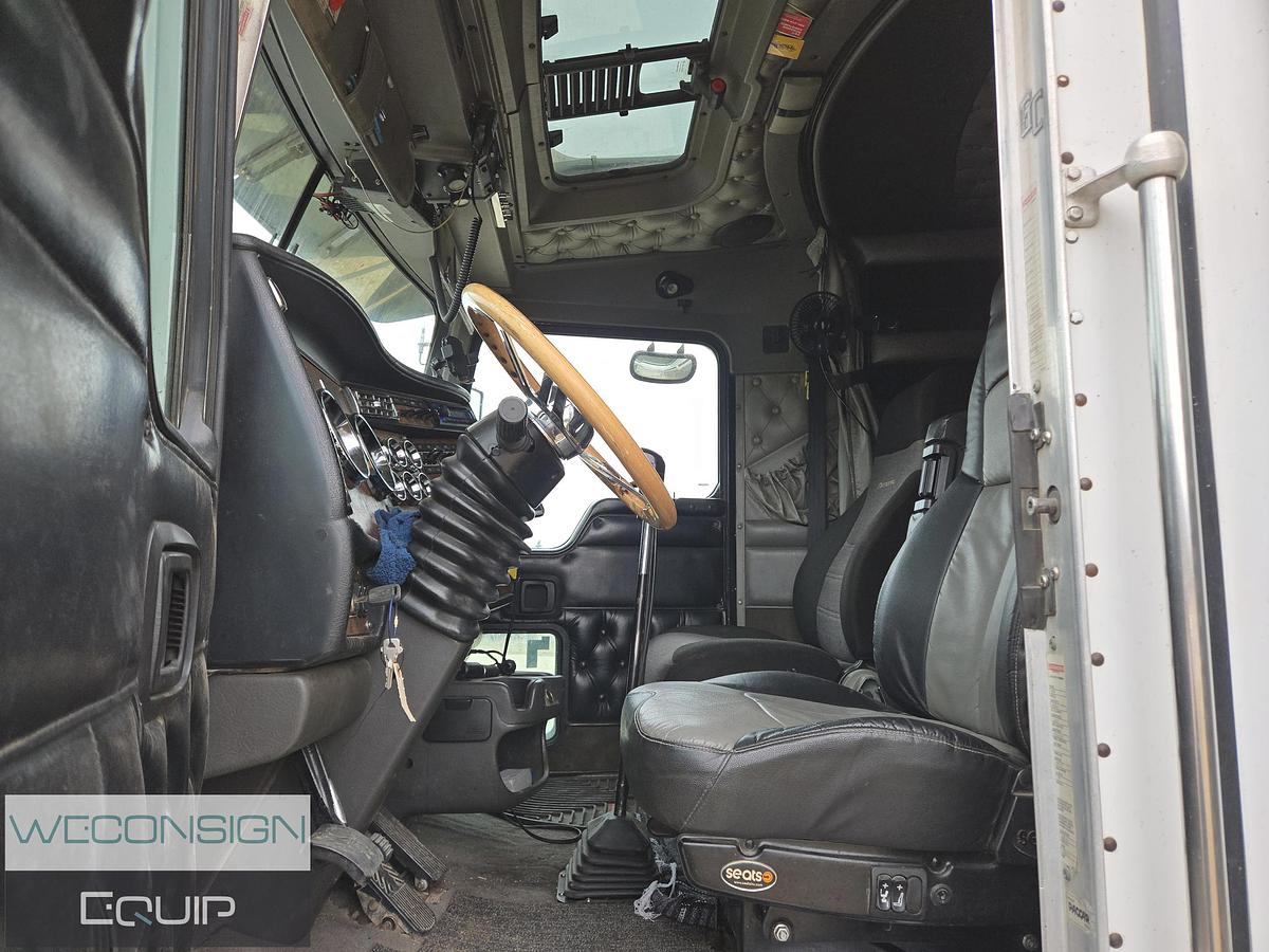 Used 2006 Kenworth W900B Sleeper Truck Tractor