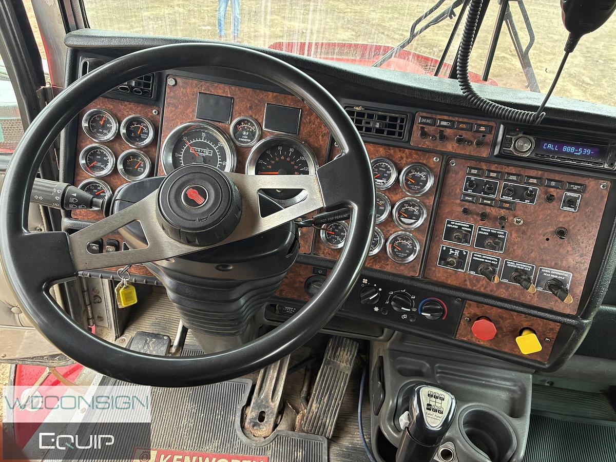 Used 2005 Kenworth T800 Heavy Haul Truck Tractor