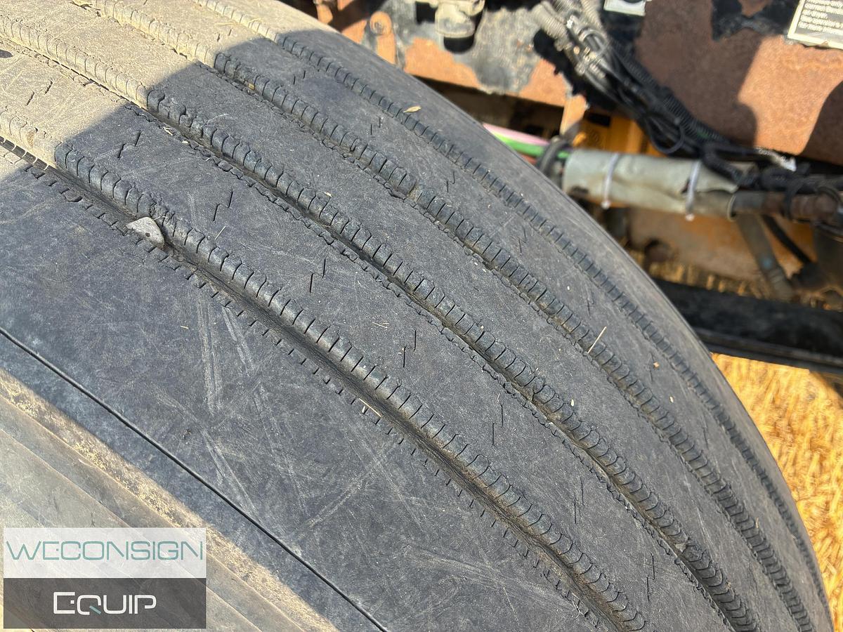 Used 2005 Kenworth T800 Sleeper Tractor