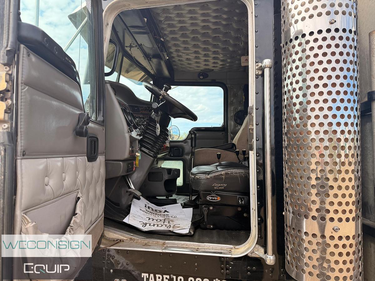 Used 2006 Kenworth C500B Bed Truck