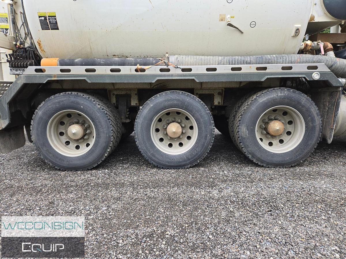 Used 2015 Peterbilt Tri-Axle Hydrovac