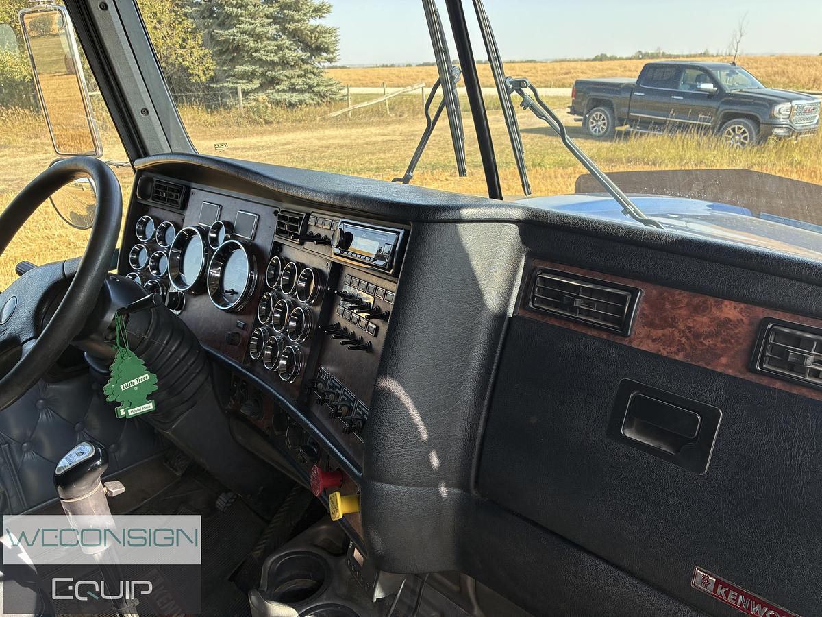 Used 2005 Kenworth T800 Sleeper Tractor