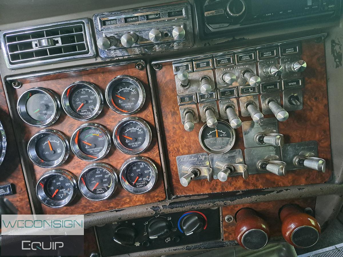 Used 2006 Kenworth W900L Sleeper Tractor