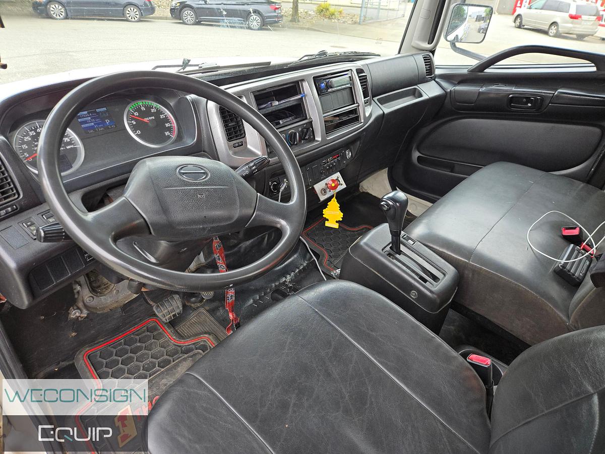 Used 2013 Hino Single Axle Rollback / Tow Truck
