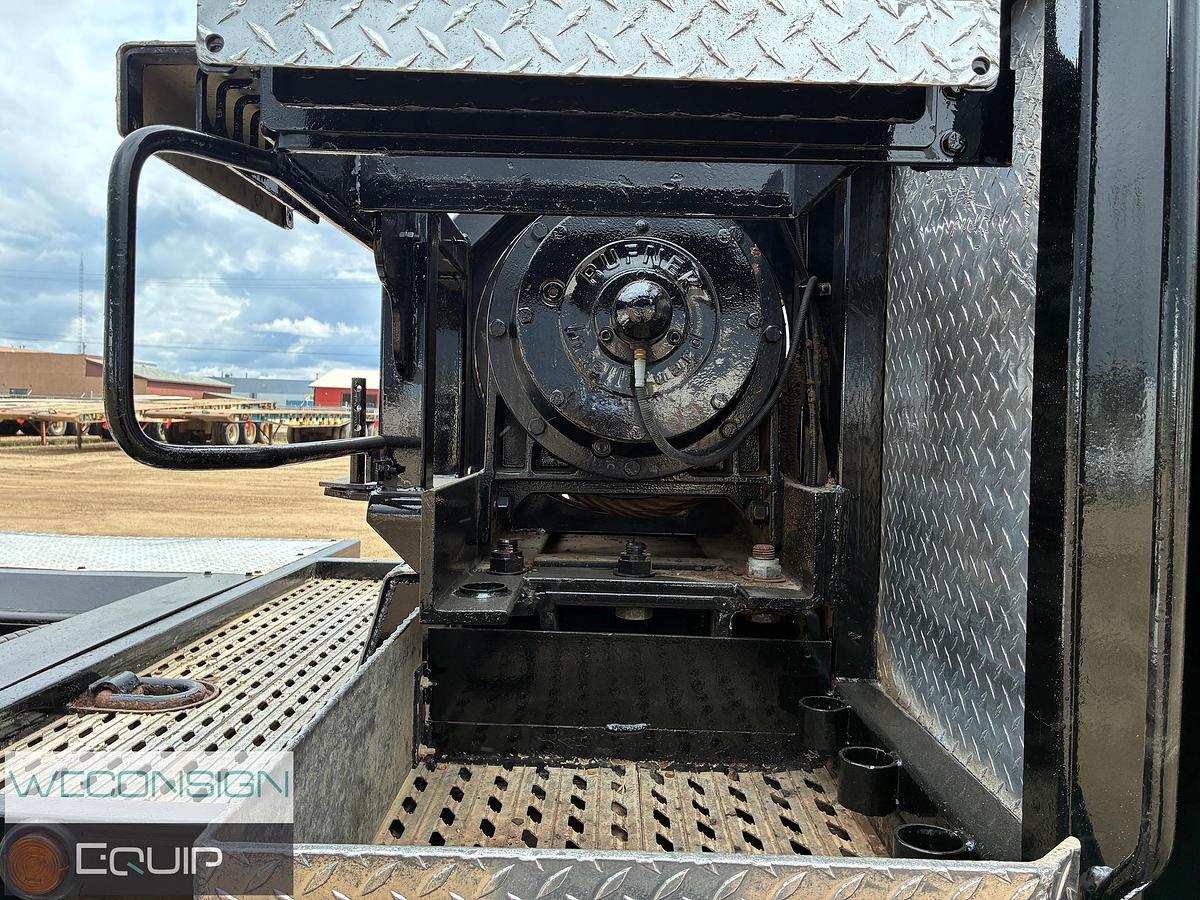 Used 2016 Peterbilt 367 Winch Truck