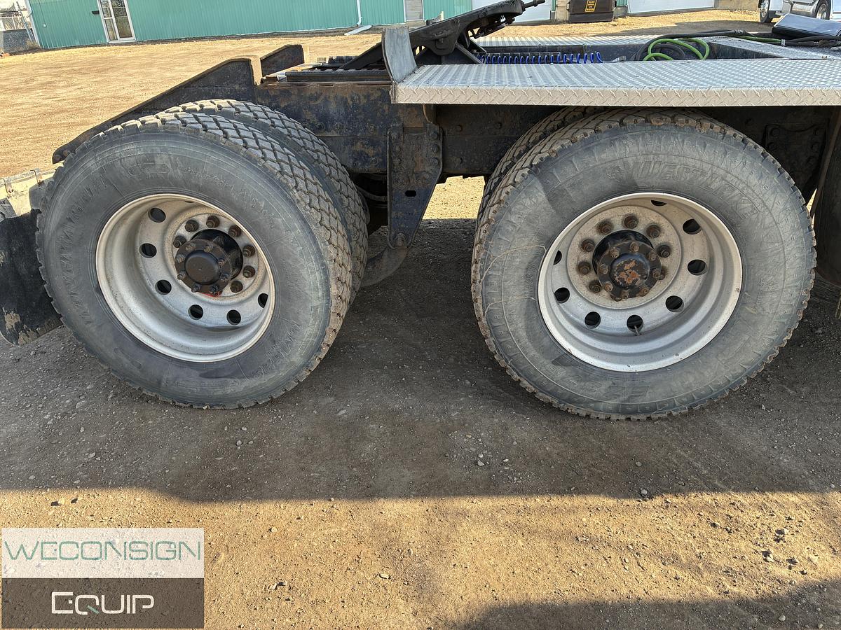 Used 2005 Kenworth T800B Sleeper Winch Truck