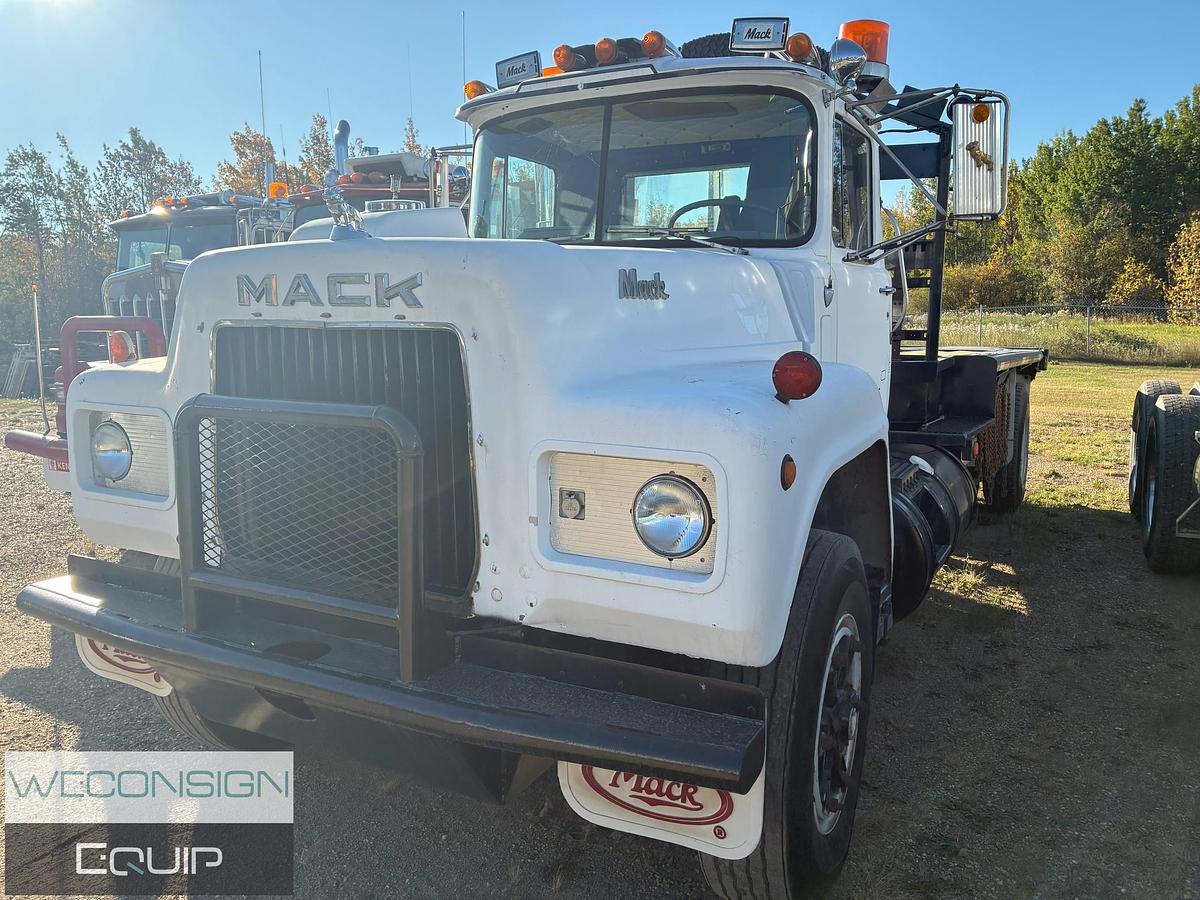 Used 1986 Mack Single Bed Truck