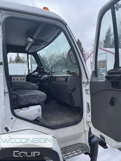 Used 2002 Nissan 2500 – Pavement Marking Vocational Truck