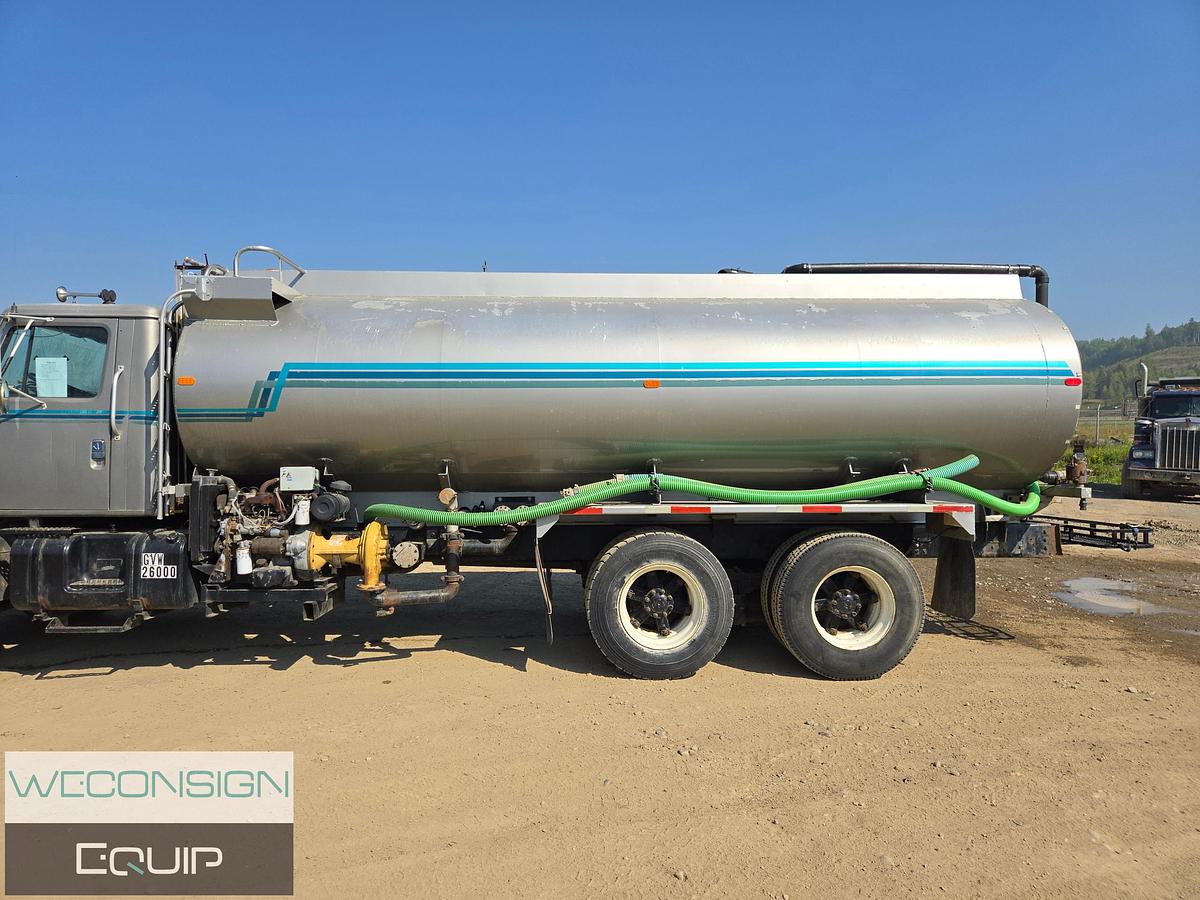 Used 1997 International 4,000 Gallon Water Truck