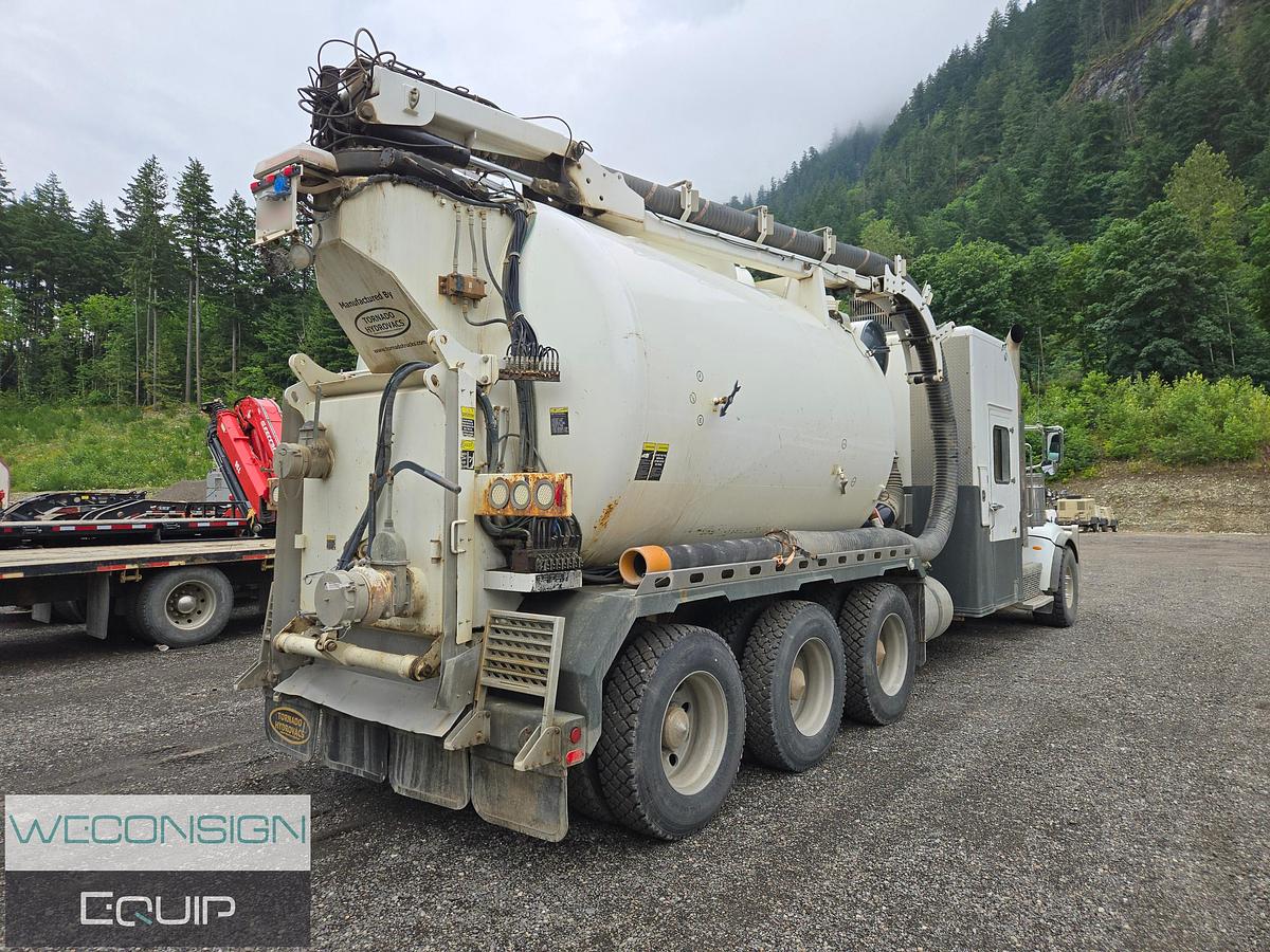 Used 2015 Peterbilt Tri-Axle Hydrovac
