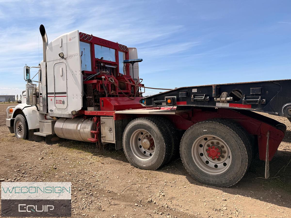 Used 2004 Peterbilt 378 Tandem Winch Truck