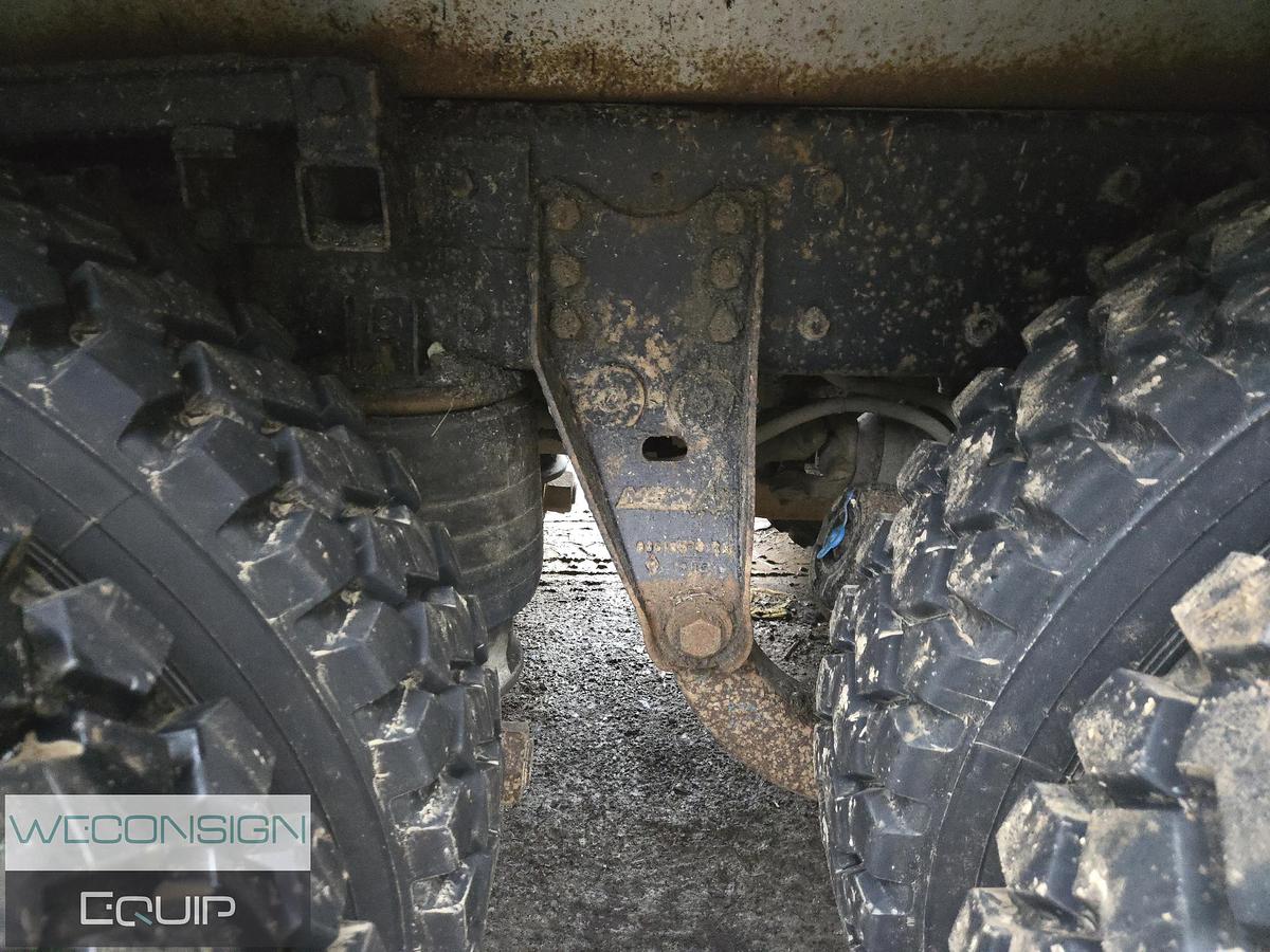 Used 2004 Kenworth T800B TA Dump Truck