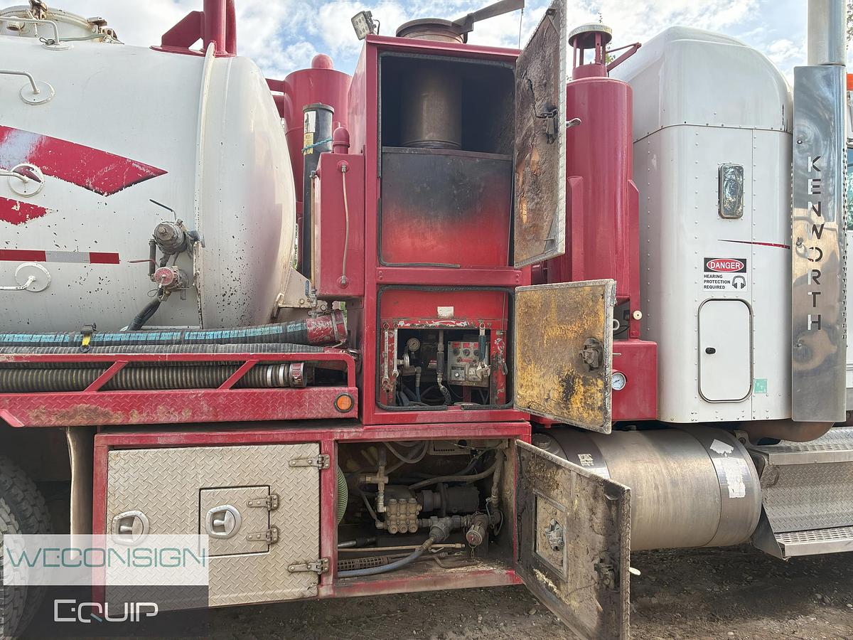 Used 2010 Kenworth T800 Tri Drive Combo Vac