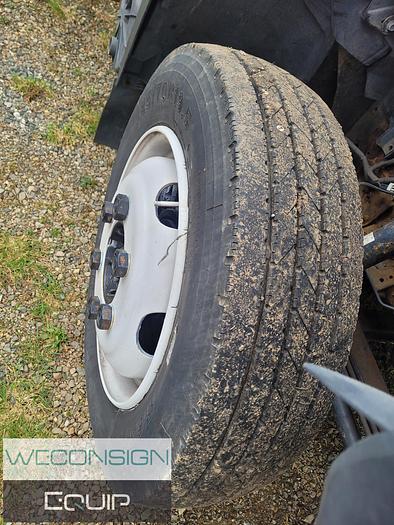 Used 2011 Isuzu NPR 18' Box/Van