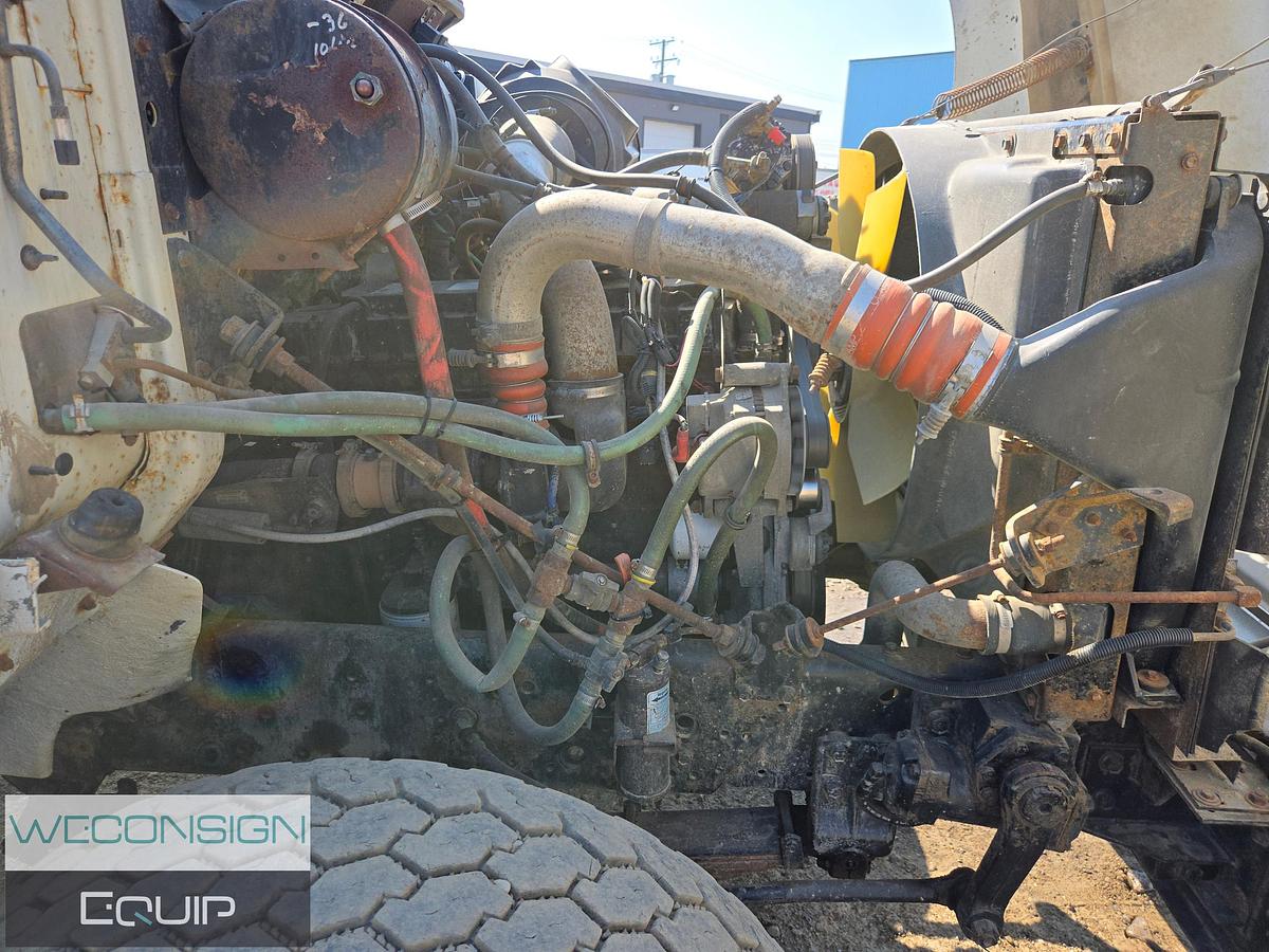 Used 1997 International 4,000 Gallon Water Truck