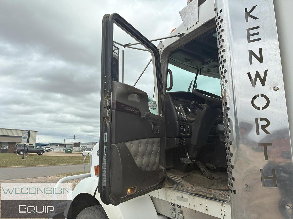 Used 2010 Kenworth SMV01