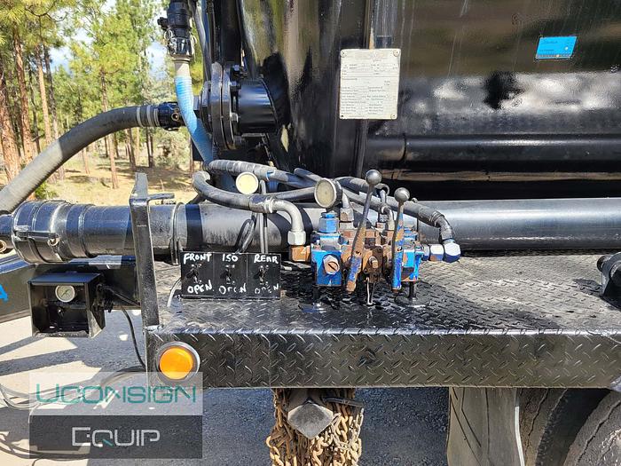 Used 2004 Park / Provac Vacuum Trailer