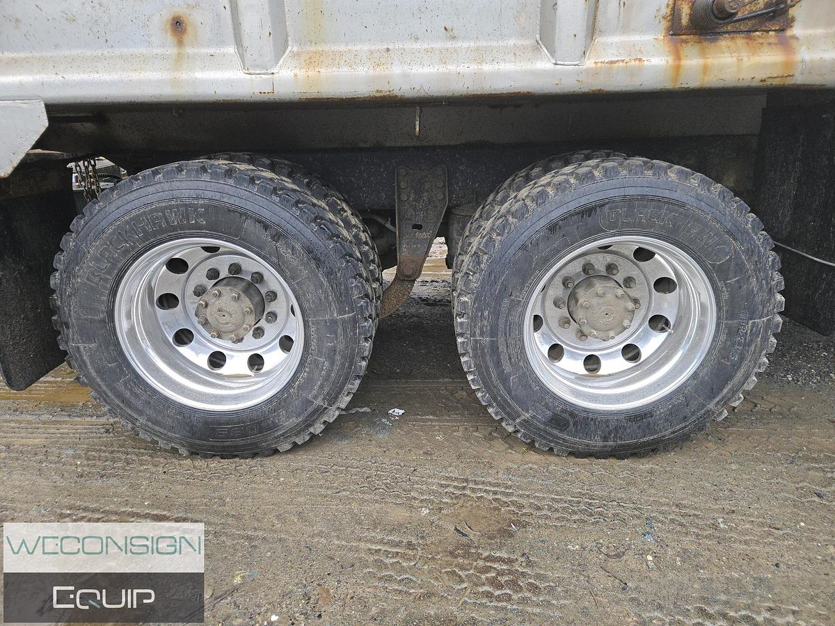 Used 2004 Kenworth T800B TA Dump Truck