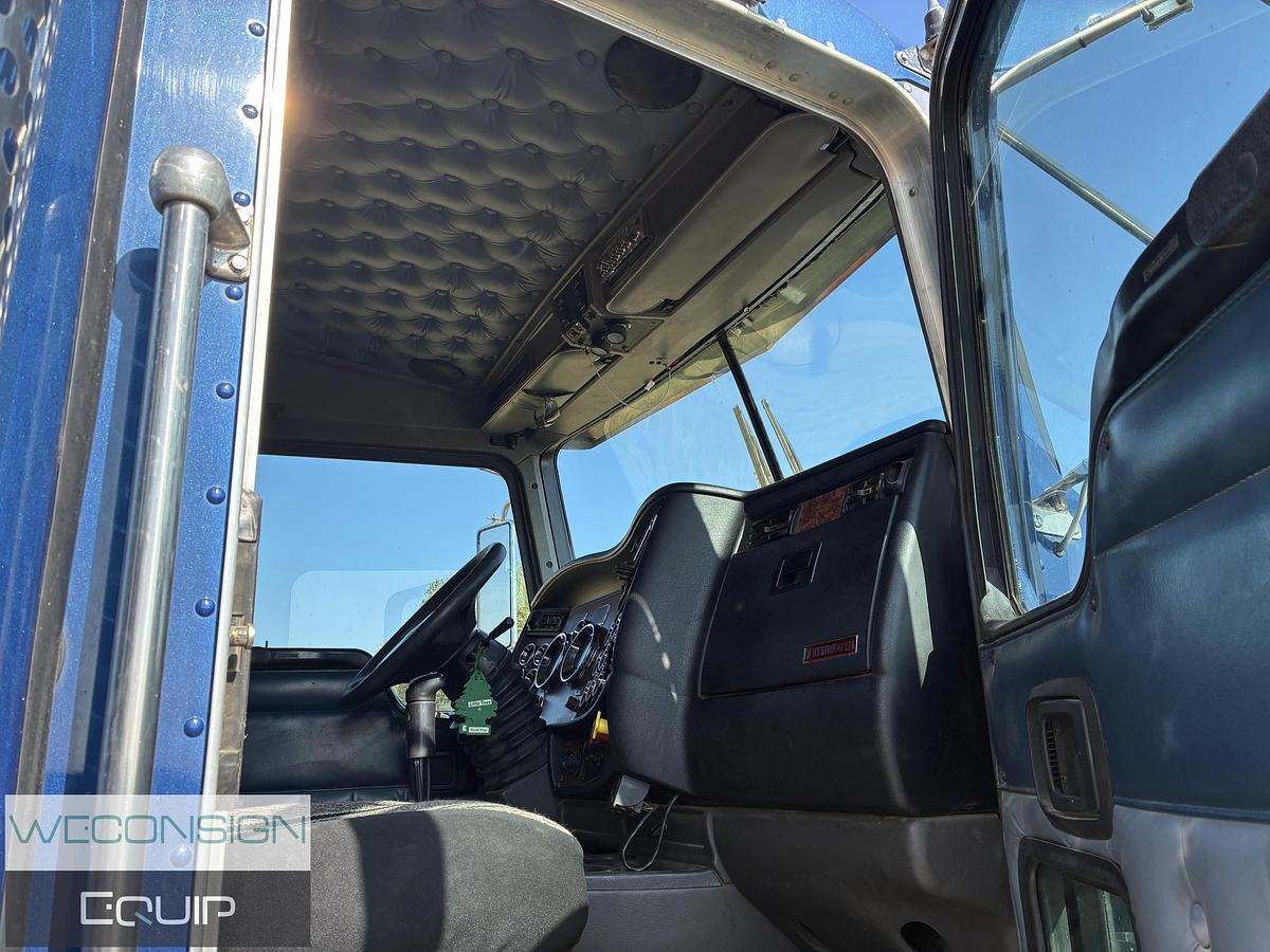 Used 2005 Kenworth T800 Sleeper Tractor