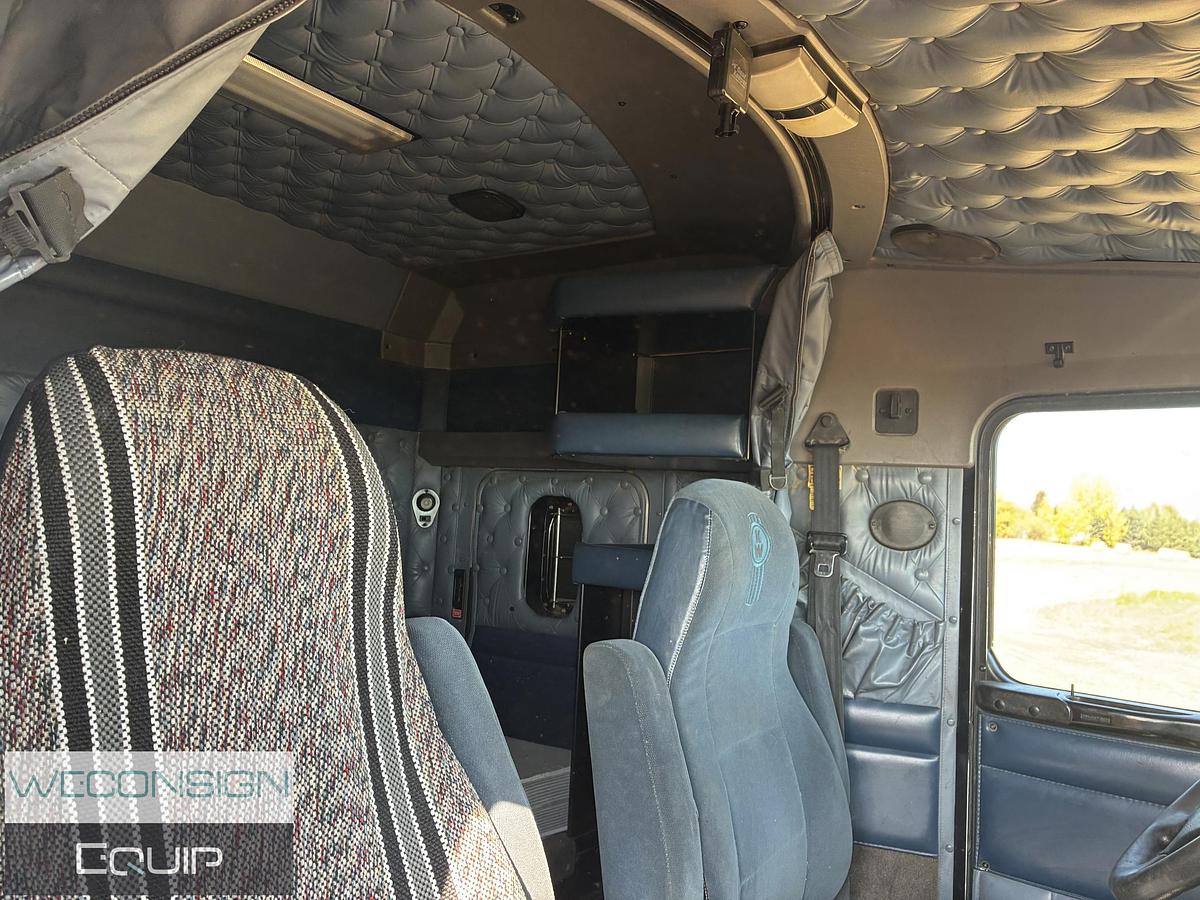 Used 2005 Kenworth T800 Sleeper Tractor