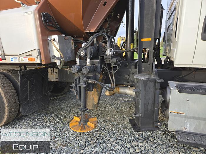 Used 2016 International 7400SBA Sander/ Dump Truck