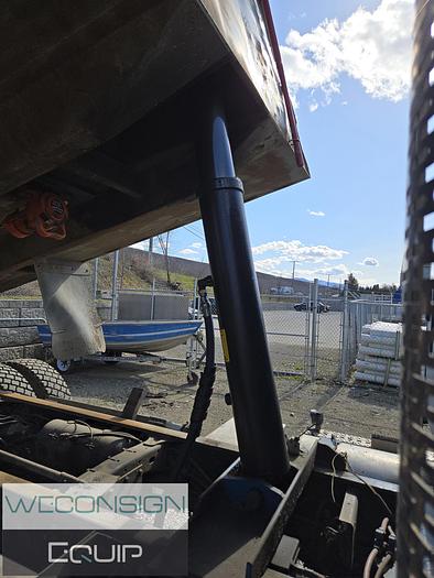 Used 2005 Freightliner M2112 TA Dump Truck