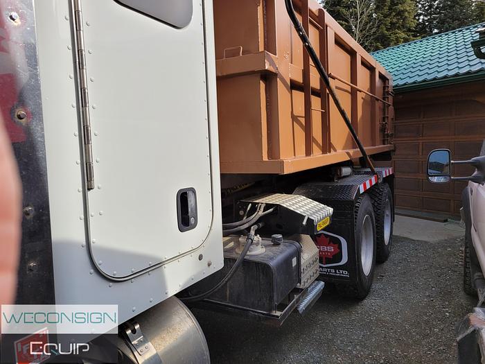 Used 2019 Peterbilt 367 Tandem Roll Off Truck