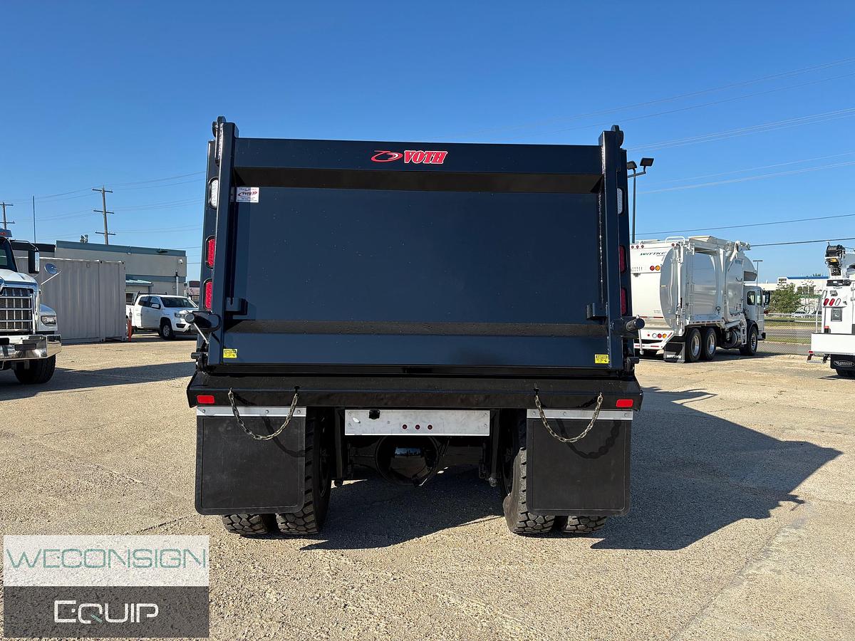 2025 Freightliner M2106+