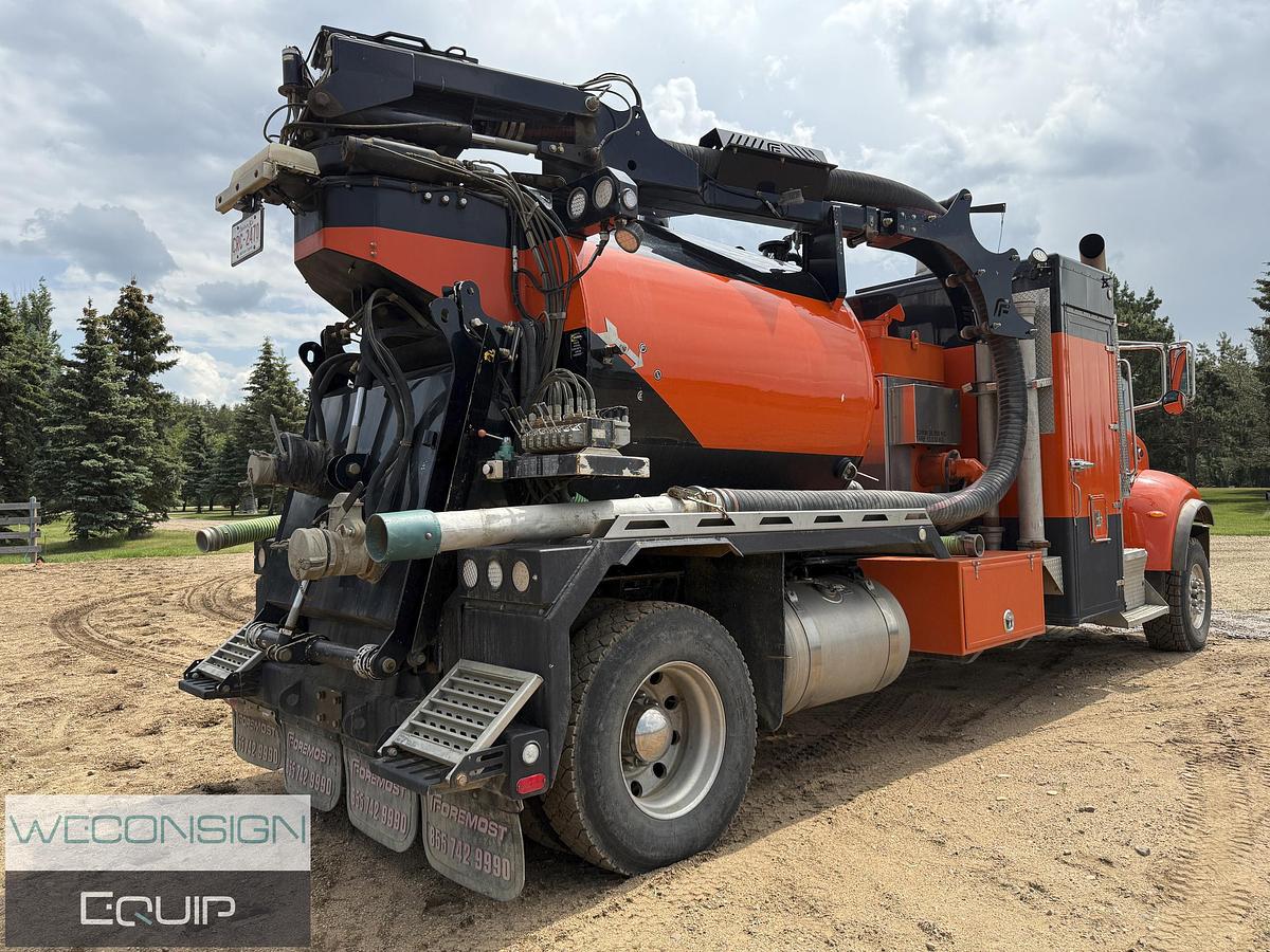 Used 2017 Peterbilt Single Axle Hydrovac