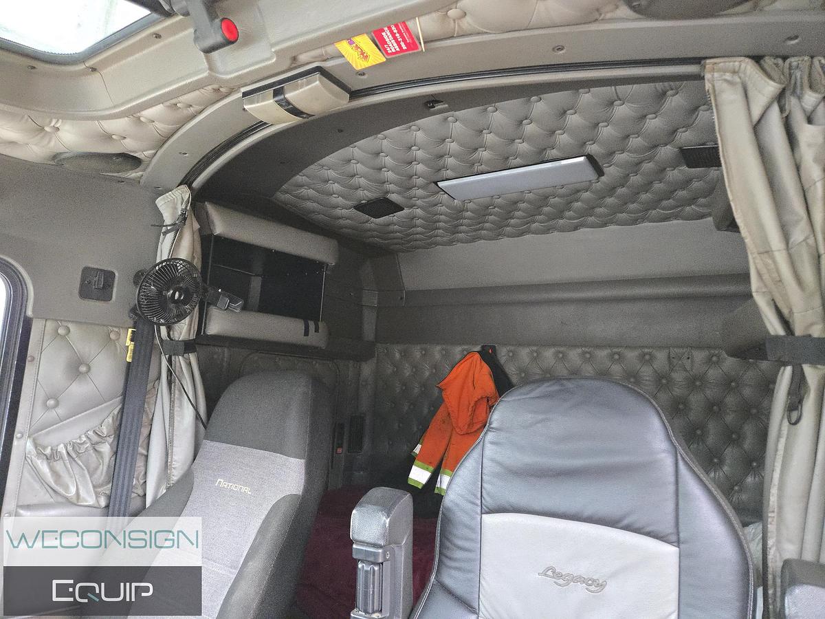 Used 2006 Kenworth W900B Sleeper Truck Tractor