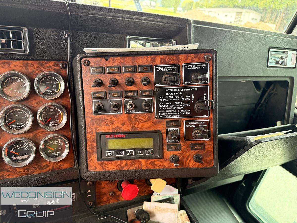 Used 2000 Kenworth T800 Stone and Spreader Truck