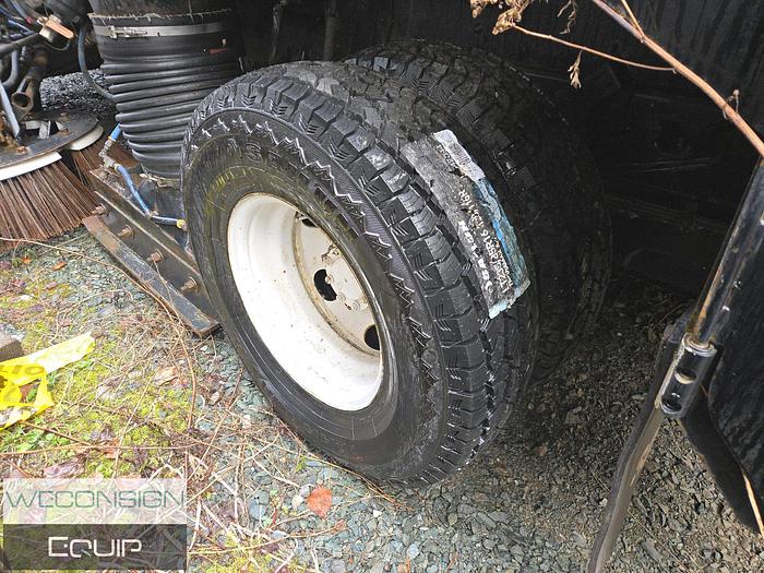 Used 1999 GMC/ISUZU  Single Axle Street Sweeper Truck