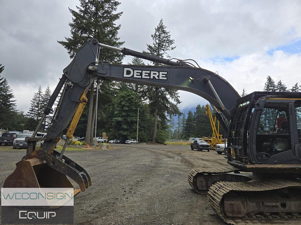 Used 2007 John Deere 240D Excavator