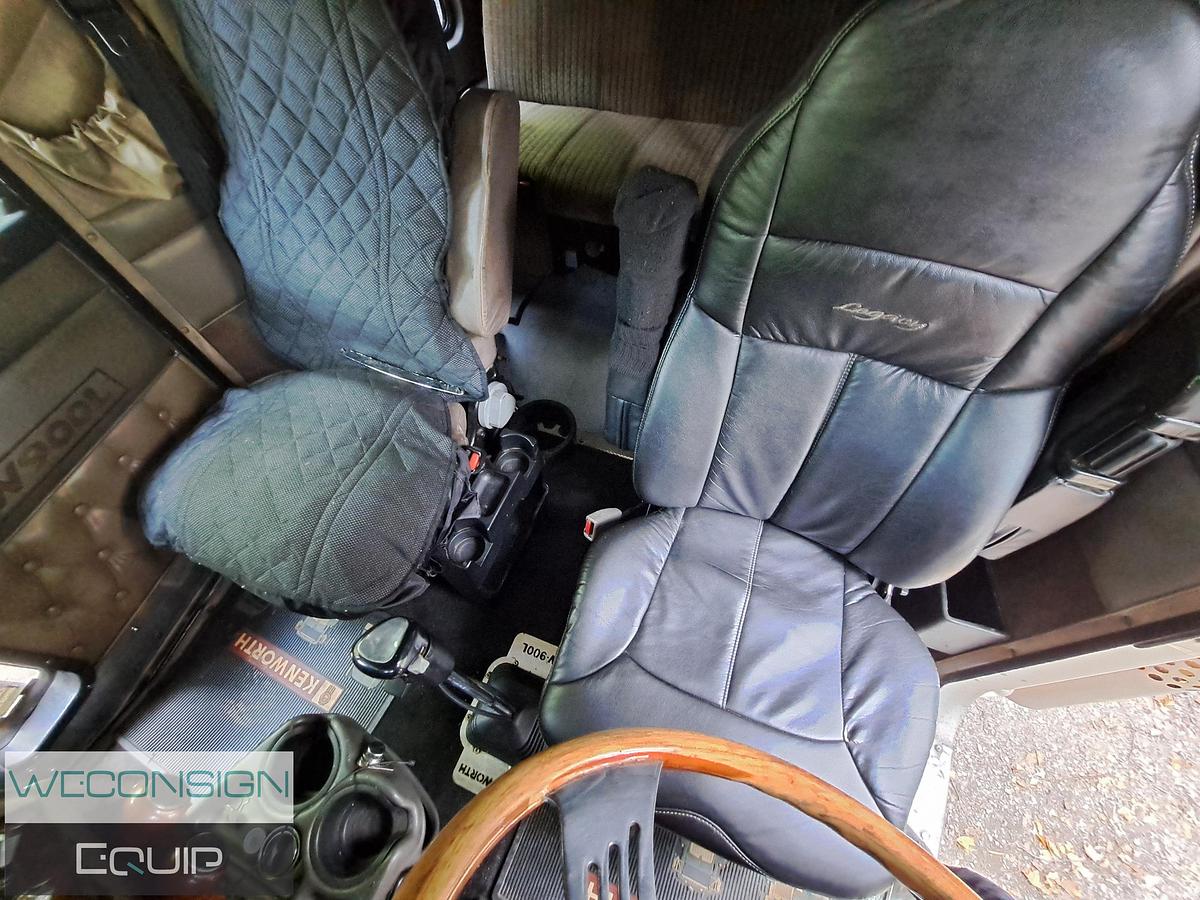 Used 2006 Kenworth W900L Sleeper Tractor