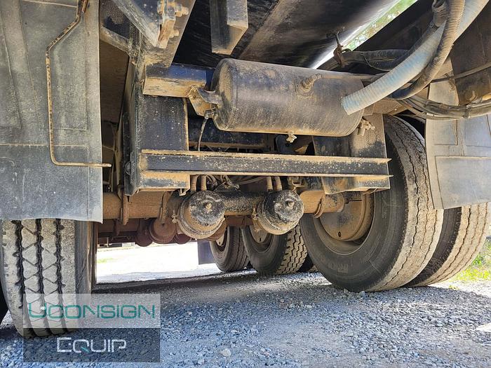 Used 2004 Park / Provac Vacuum Trailer