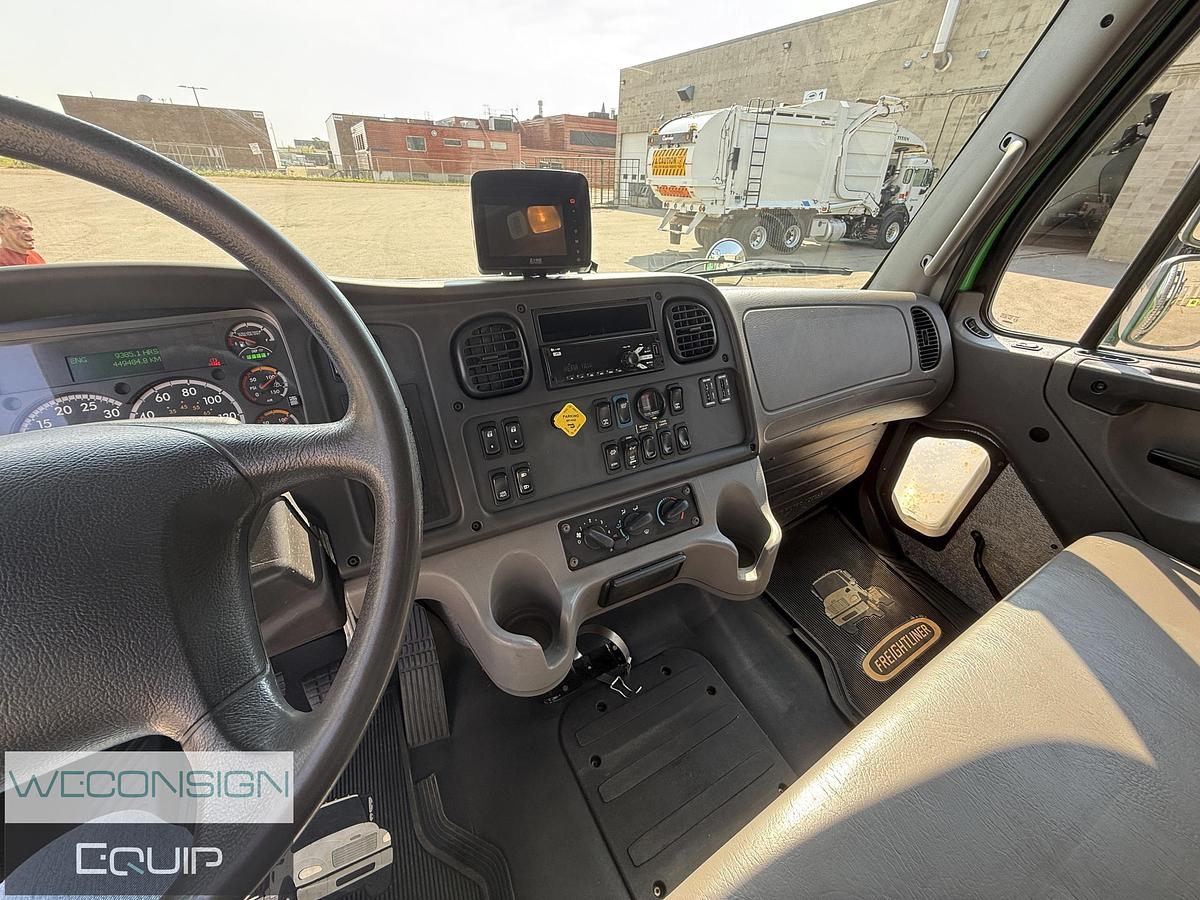 Used Freightliner M2106