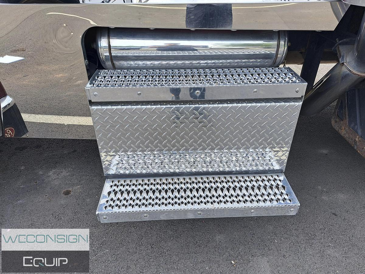 Used 2022 Peterbilt 389